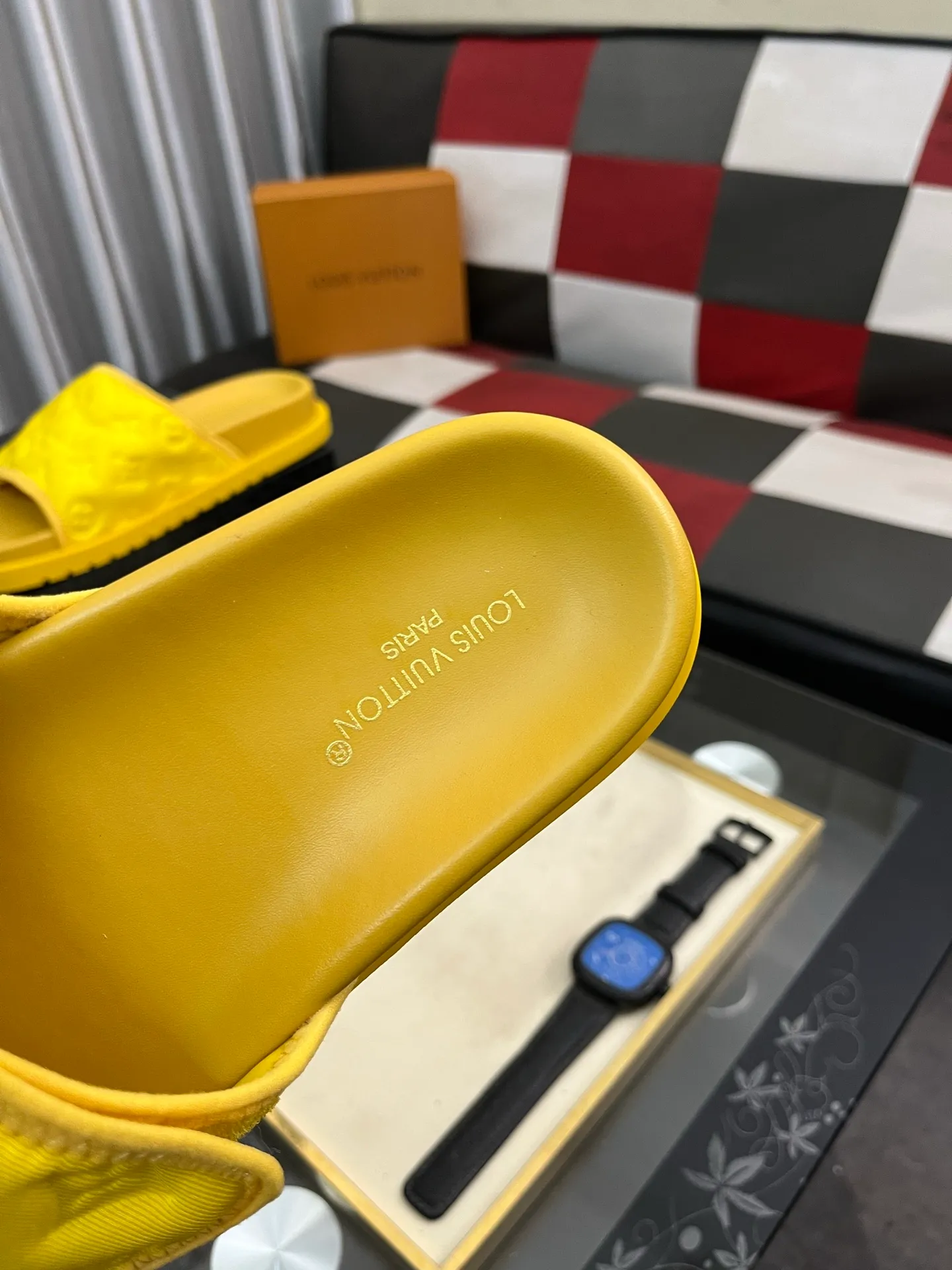 Men's men's shoes💰320⌚️⌚️[Louis Vuitton LV slippers] (high-end cowhide) counter 1:1 fashion style summer must-have! The designer used LV’s iconic outsole. The original simple slippers instantly become fashionable! The upper is made of flexible special cowhide leather straps alternately, and the workmanship is exquisite! A must-have for stylish men in summer, size 38-44